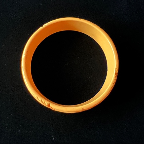 Carved Bakelite Yellow Bangle Bracelet Real Vintage Egg Yolk - Picture 3 of 9